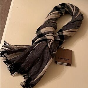 Burberry Plaid Crinkle Scarf